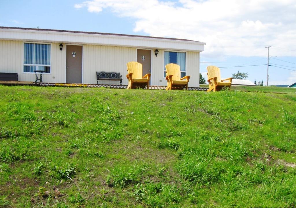 Motel De La Pointe Aux Bouleaux Baie-Sainte-Catherine Exterior photo